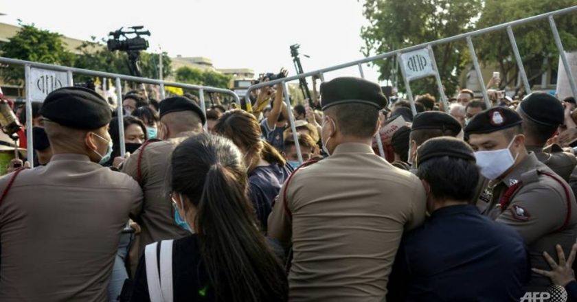 Thousands of Thai protesters take to street, calling for government to resign