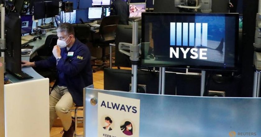 Wall Street closes higher as stimulus talks progress