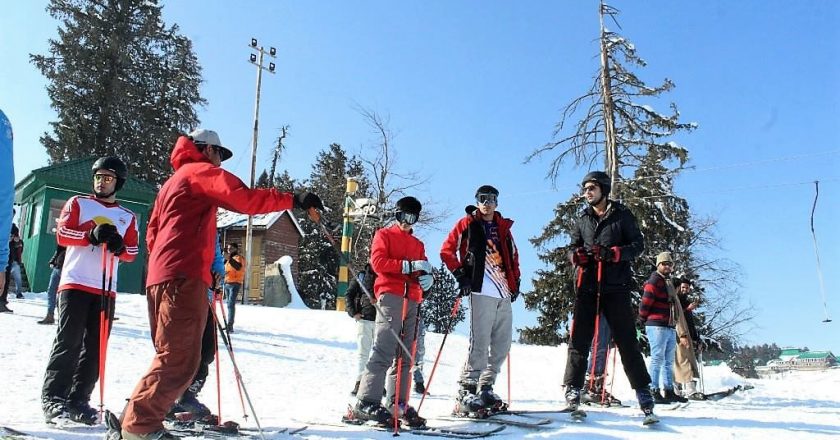J&K: Winter sports activities commence at Gulmarg