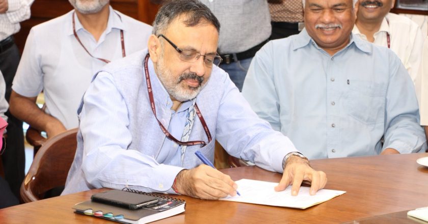 India’s Cabinet Secretary reviews arrangements for COVID vaccine roll-out