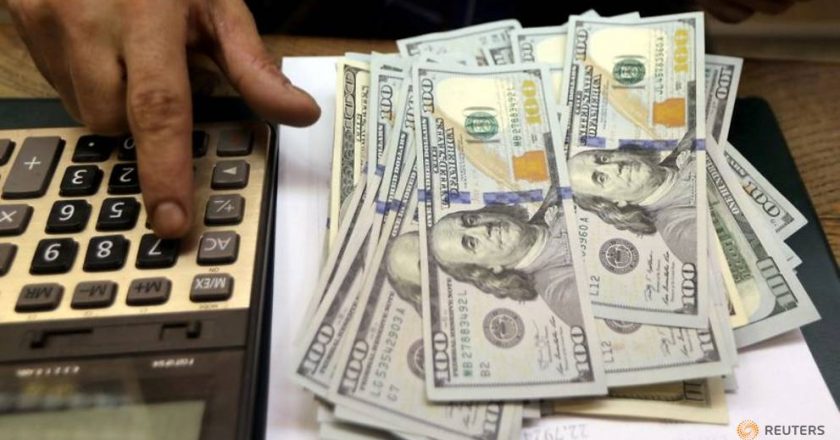 Dollar, yen rise as risk sentiment declines ahead of Fed