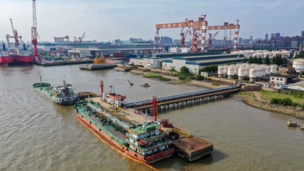 Oil slides to 3-week low on China’s virus curbs, strong dollar