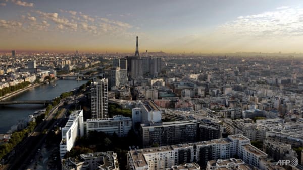 COVID tourism woes in Paris as travellers avoid the City of Light