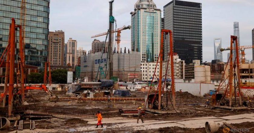 Global growth to stay strong but virus the top risk, say economists