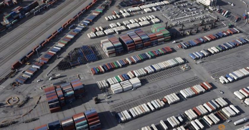 Pandemic drives sea freight prices to record high