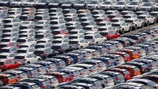 Japan’s exports extend gains, machinery orders fall amid fragile recovery