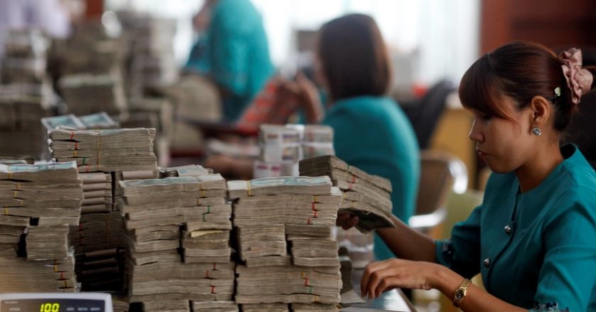 Plunging currency and dollar drought worsen Myanmar economic crisis