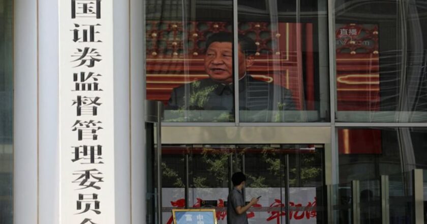 Exclusive-China securities regulator met foreign banks to soothe economic concerns