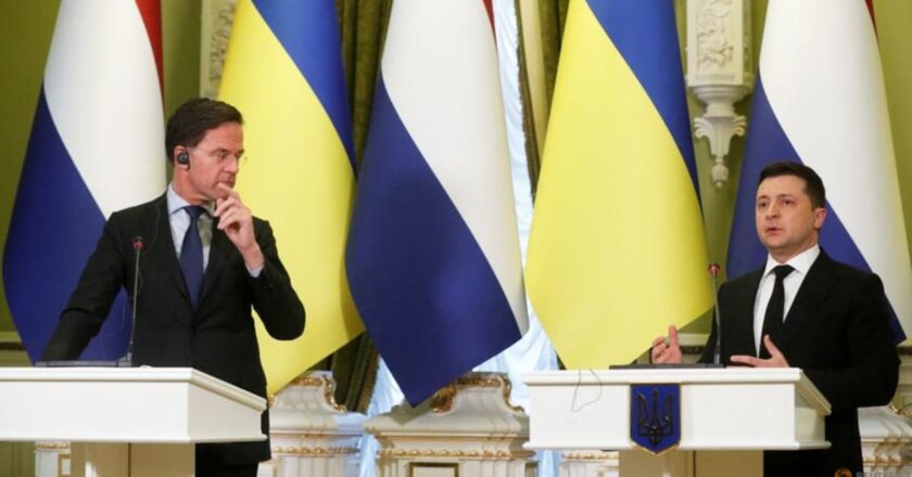 Dutch PM, in Kyiv, urges justice for MH17 victims, dialogue in Ukraine crisis