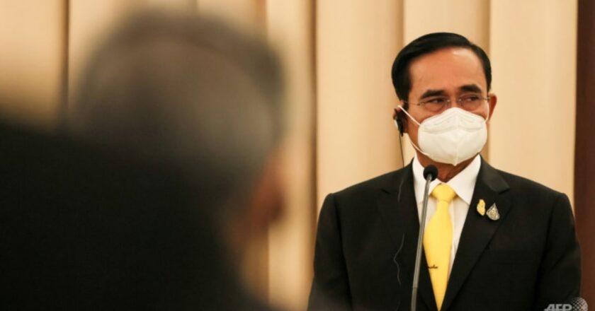 Thailand faces early election as coalition cracks widen