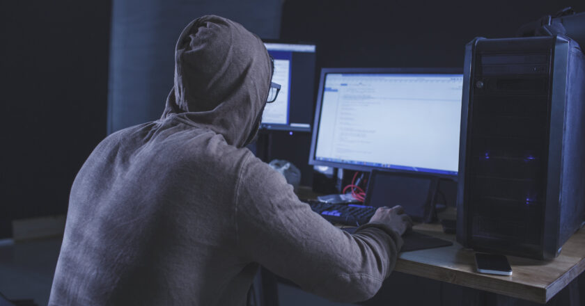 Online daters lost a record $547 million to scams in 2021. How to stay safe, according to Nev Schulman from MTV’s ‘Catfish’