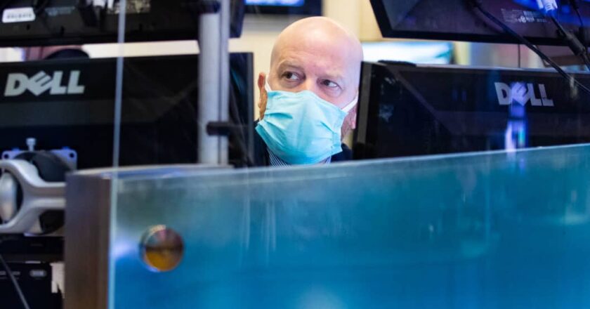 Treasury yields remain lower after jobs report, investors shift to safe assets amid Ukraine crisis