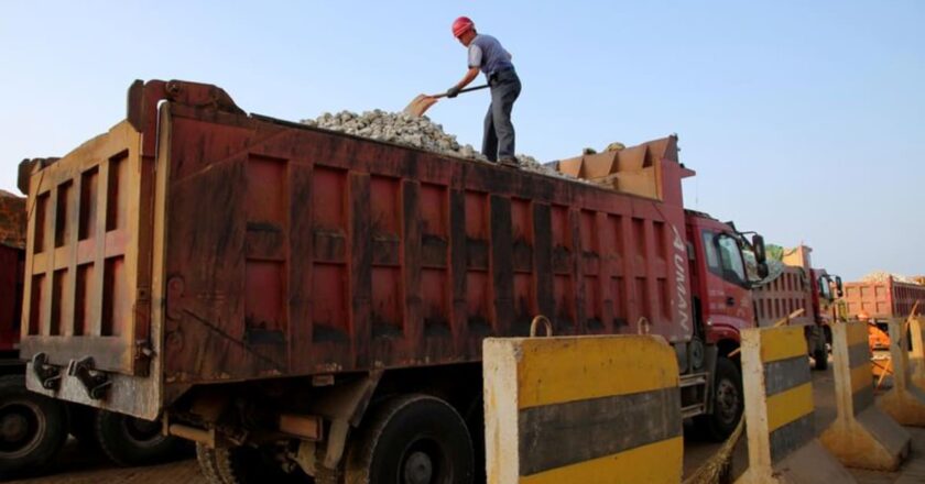 China urges some iron ore traders to reduce inventory