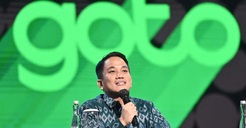 GoTo soars on debut, sets tone for buoyant Indonesia tech sector