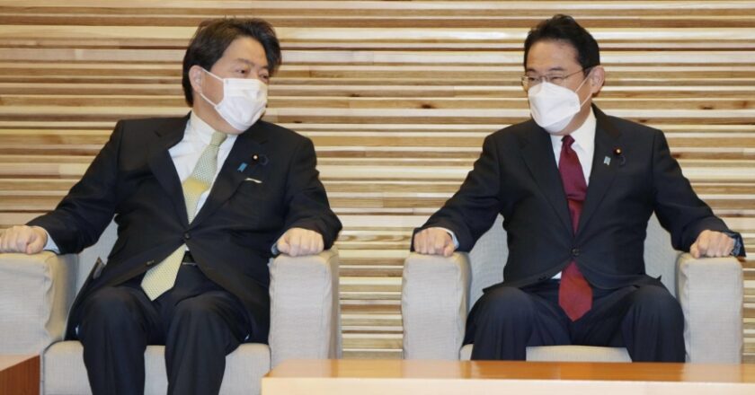 Japan to ease border controls to allow entry for up to 10,000 nontourists per day