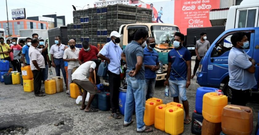 IMF urges Sri Lanka to raise taxes, devalue currency