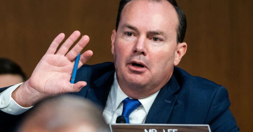 New bipartisan bill would force Google to break up its ad business