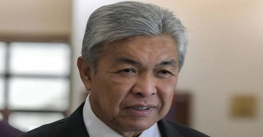 UMNO president Ahmad Zahid sues former Malaysia PM Mahathir for defamation
