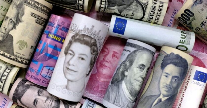 Dollar ascends on China COVID-19 fears, Fed rate hike pace