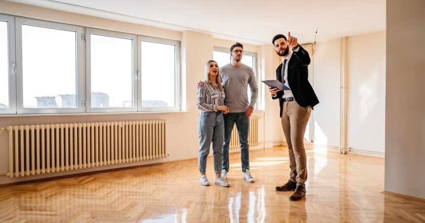 Home sellers are lowering prices, but watch for these 2 signs to fall in your favor before you buy