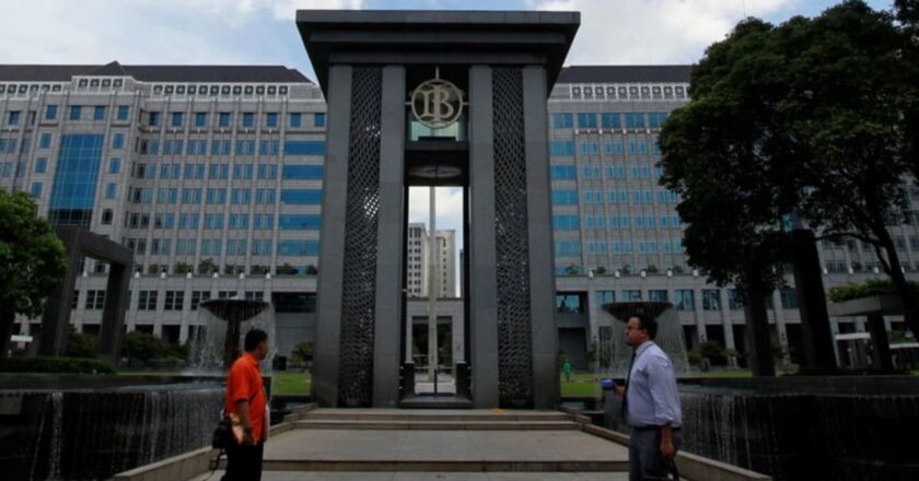 Analysis-Asia’s central banks forced to play catch-up in global rush to raise rates