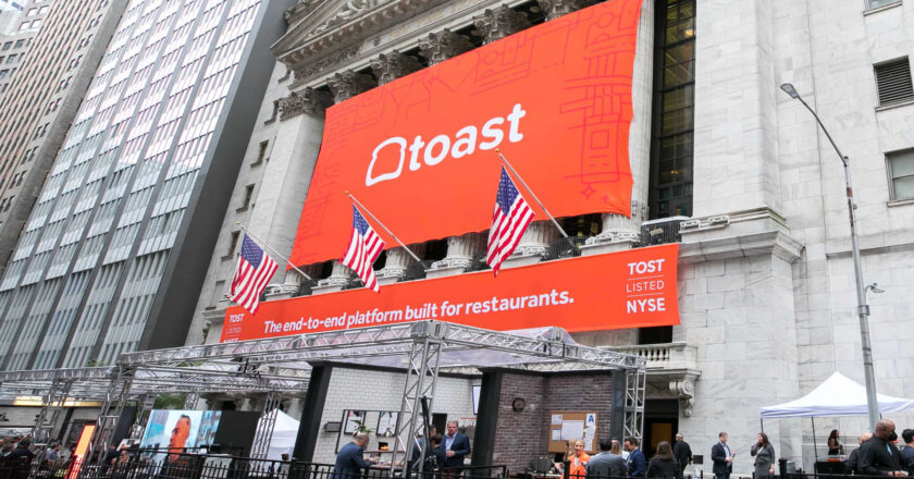 Toast shares pop as revenue beats estimates and forecast shows more restaurants are going digital