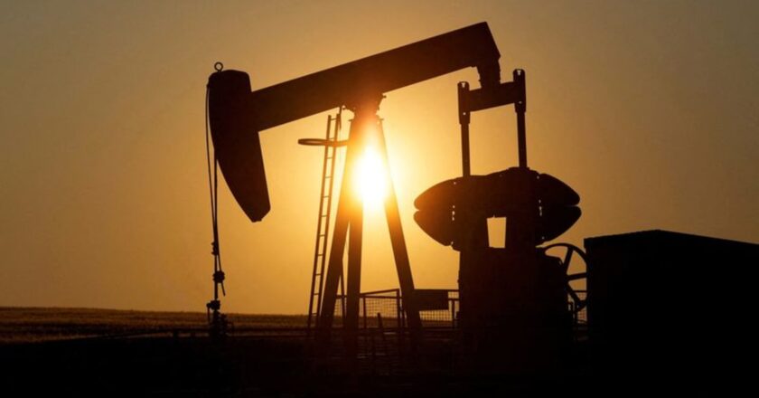 Oil prices hold steady as recession worries offset lower US stocks