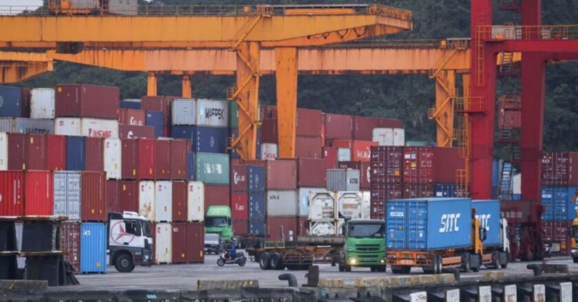 Taiwan July export orders unexpectedly slip, outlook mixed