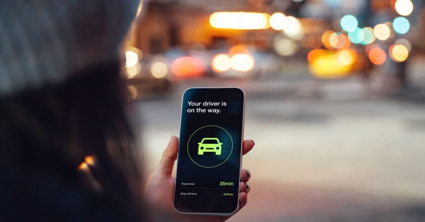 Save money and enjoy VIP perks with the best credit cards for Uber, Lyft and taxi rides