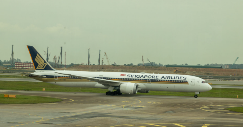 Airplane Art – Singapore Airlines Boeing 787-10 taxiing at Changi Airport